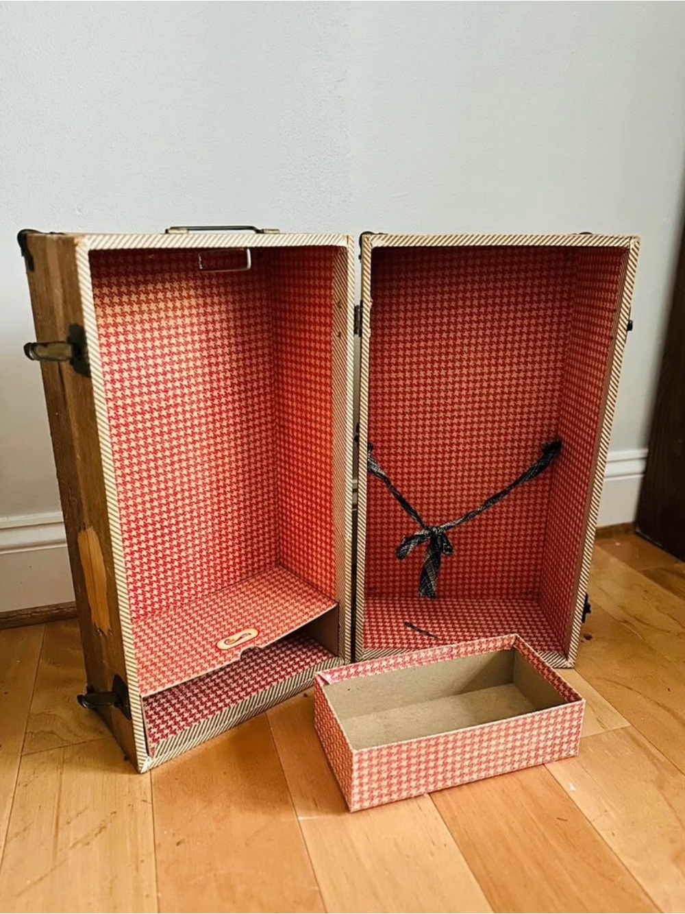 Vintage doll travel trunk